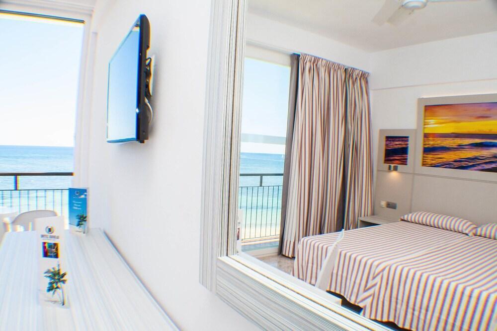 Hotel Riomar, Ibiza, A Tribute Portfolio Hotel سانتا أيُلاريا ذيس ريو المظهر الخارجي الصورة